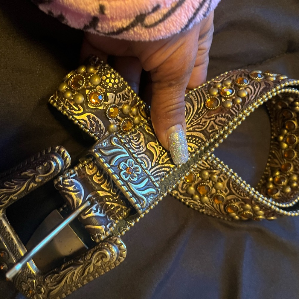 Gold belt with yellow stones